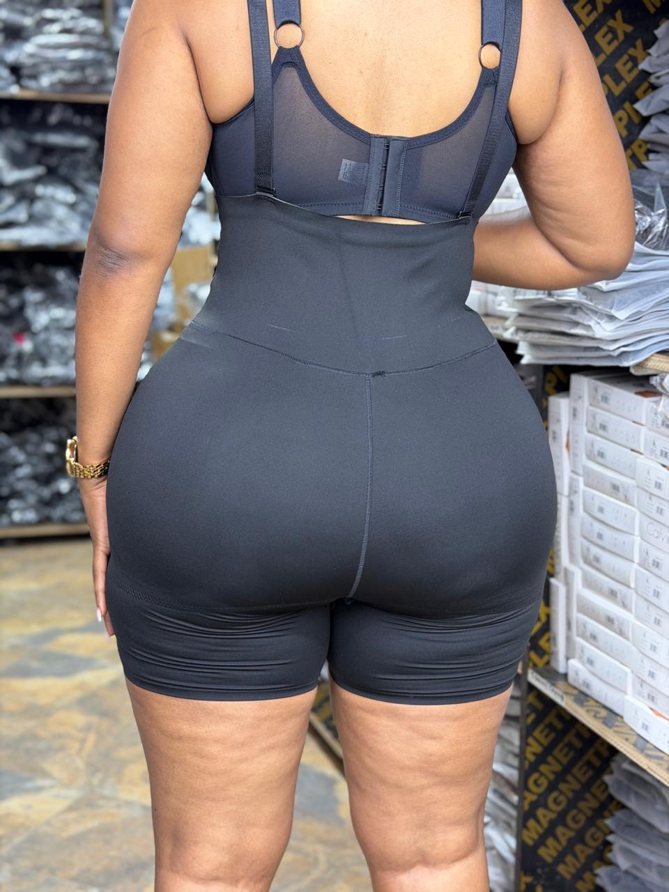 Highwaist hips and bum enhancer shorts with straps