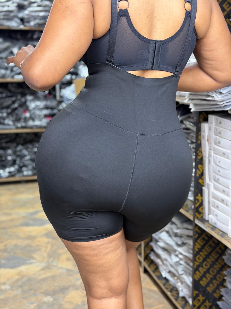 Highwaist hips and bum enhancer shorts with straps