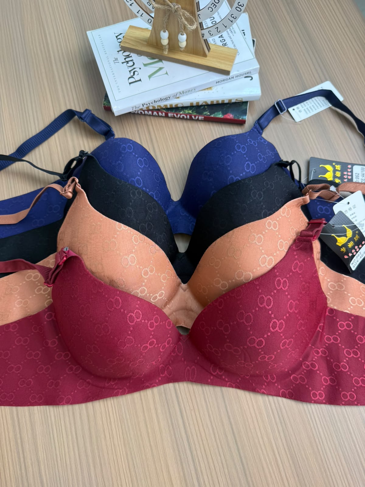 Luxury Finish Seamless Bras (A Set Of 3 Pieces)